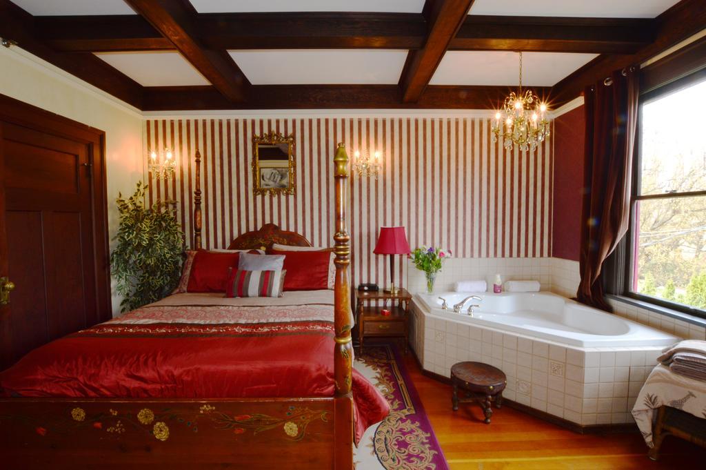Queen Room Spa Bath,398784174:JPEG