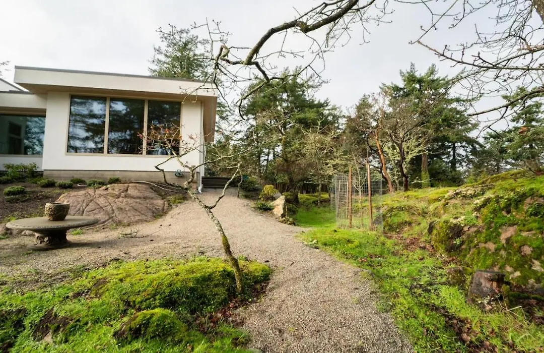 Private Modern Queenswood Suite-1